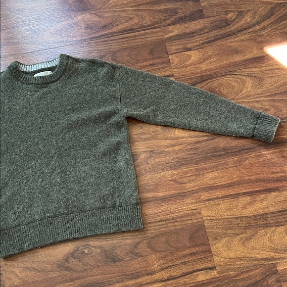 Everlane Olive Crew Neck Cashmere Sweater - Picture 3 of 8